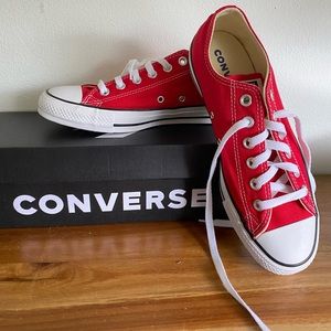 Chuck Taylor converse lo-top Red NEW in Box!